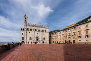 Palazzo dei Consoli in Piazza Grande